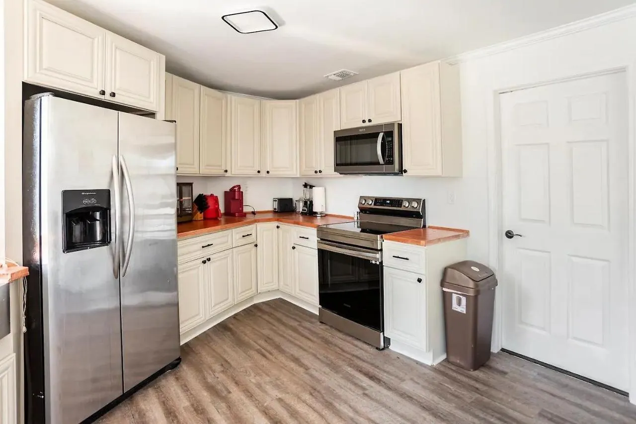 Peaceful Lydia Hide-O-Way - Unwind Near Beach, Breakfast, Spa & Go-Karts! Panama City Beach Holiday home